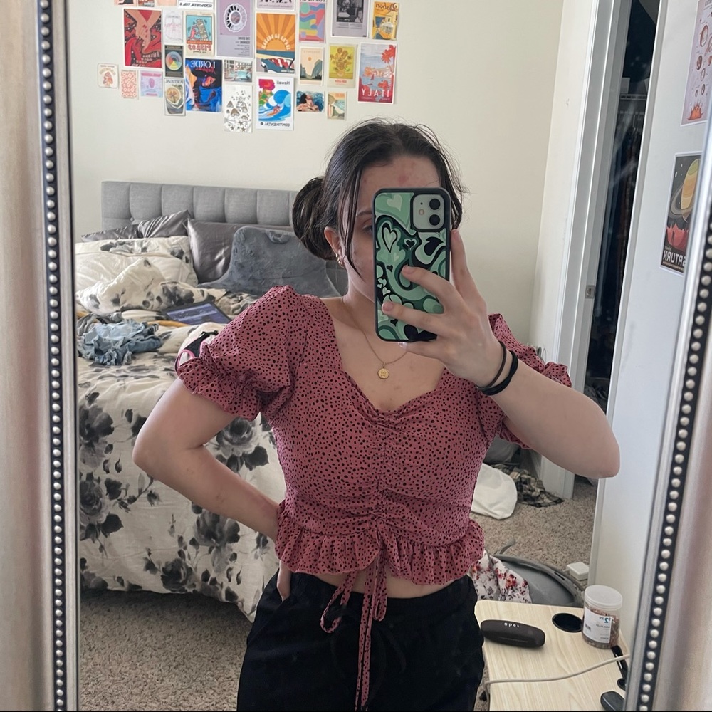 ❌ SOLD ❌ Ruched Puff Sleeve Crop Top - Picture 3 of 4